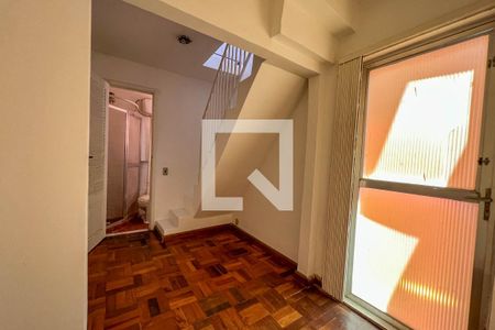Casa à venda com 340m², 5 quartos e 2 vagasQuarto de Serviço