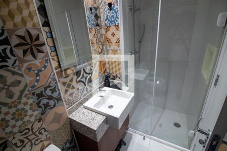 Banheiro de kitnet/studio para alugar com 1 quarto, 22m² em Jardim das Acácias, São Paulo