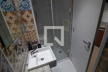 Banheiro de kitnet/studio para alugar com 1 quarto, 22m² em Jardim das Acácias, São Paulo