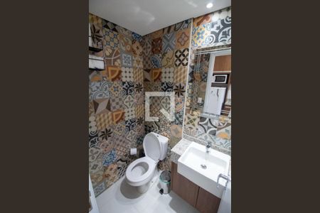 Banheiro de kitnet/studio para alugar com 1 quarto, 22m² em Jardim das Acácias, São Paulo