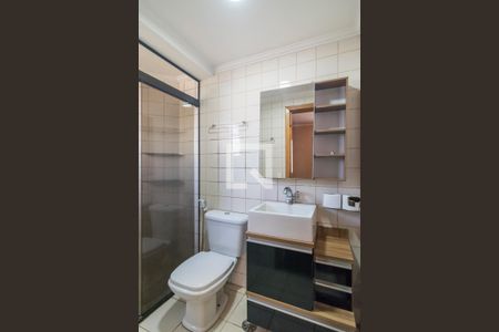 Banheiro da Suite de apartamento para alugar com 3 quartos, 74m² em Vila Valparaíso, Santo André