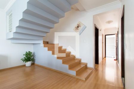 Escada de casa para alugar com 4 quartos, 280m² em Alto Tarumã, Pinhais