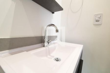 Banheiro de apartamento à venda com 1 quarto, 27m² em Vila Butantã, São Paulo