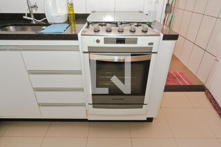 Cozinha de casa de condomínio para alugar com 2 quartos, 70m² em Loteamento City Jaragua, São Paulo