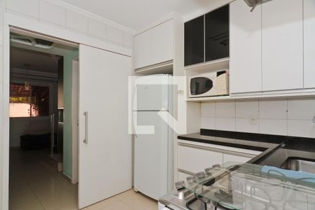 Cozinha de casa de condomínio para alugar com 2 quartos, 70m² em Loteamento City Jaragua, São Paulo