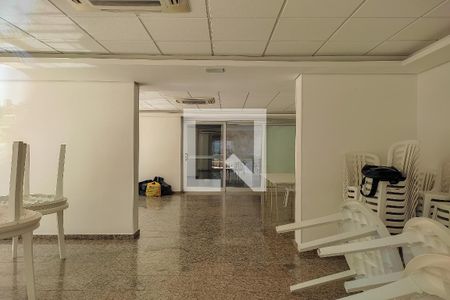 Apartamento à venda com 196m², 3 quartos e 3 vagas Apartamento à venda com 196m², 3 quartos e 3 vagasÁrea comum - Salão de festas