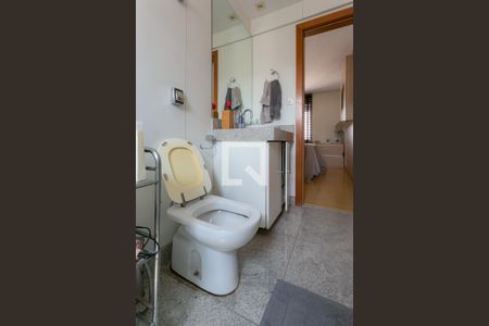 Apartamento à venda com 196m², 3 quartos e 3 vagas Apartamento à venda com 196m², 3 quartos e 3 vagasBanheiro da Suíte