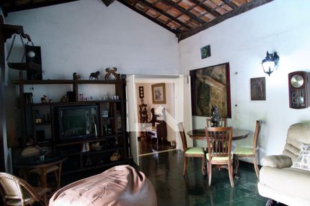 Casa à venda com 436m², 5 quartos e 2 vagas Casa à venda com 436m², 5 quartos e 2 vagasSala 2