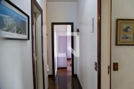 Casa à venda com 436m², 5 quartos e 2 vagas Casa à venda com 436m², 5 quartos e 2 vagasCorredor 2