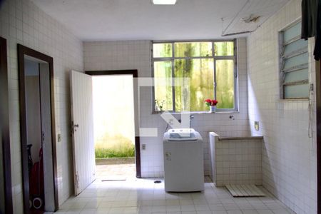 Casa à venda com 436m², 5 quartos e 2 vagas Casa à venda com 436m², 5 quartos e 2 vagasÁrea de serviço