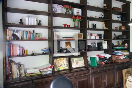 Casa à venda com 436m², 5 quartos e 2 vagas Casa à venda com 436m², 5 quartos e 2 vagasQuarto 1