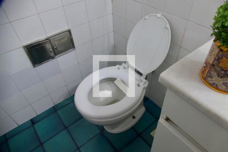 Casa à venda com 436m², 5 quartos e 2 vagas Casa à venda com 436m², 5 quartos e 2 vagasBanheiro social