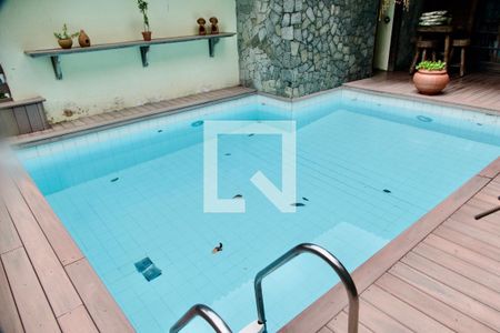 Casa à venda com 436m², 5 quartos e 2 vagas Casa à venda com 436m², 5 quartos e 2 vagasPiscina