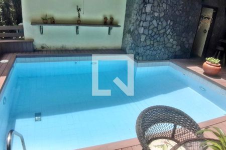 Casa à venda com 436m², 5 quartos e 2 vagas Casa à venda com 436m², 5 quartos e 2 vagasPiscina