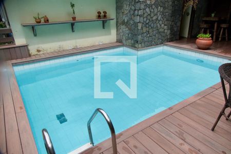 Casa à venda com 436m², 5 quartos e 2 vagas Casa à venda com 436m², 5 quartos e 2 vagasPiscina