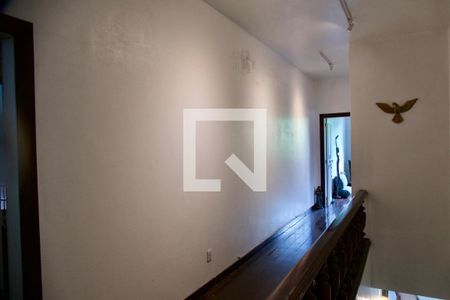 Casa à venda com 436m², 5 quartos e 2 vagas Casa à venda com 436m², 5 quartos e 2 vagasCorredor 1