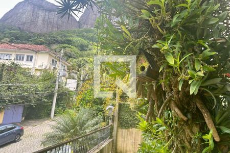 Casa à venda com 436m², 5 quartos e 2 vagas Casa à venda com 436m², 5 quartos e 2 vagasJardim