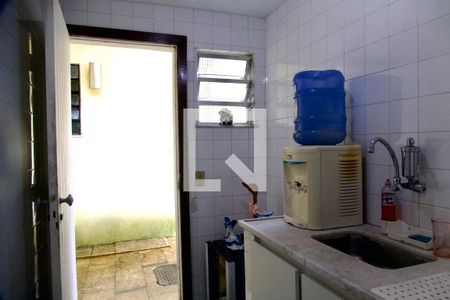 Casa à venda com 436m², 5 quartos e 2 vagas Casa à venda com 436m², 5 quartos e 2 vagasCozinha 2