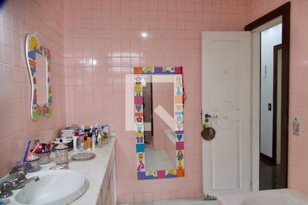 Casa à venda com 436m², 5 quartos e 2 vagas Casa à venda com 436m², 5 quartos e 2 vagasBanheiro Social 3