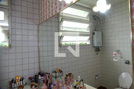 Casa à venda com 436m², 5 quartos e 2 vagas Casa à venda com 436m², 5 quartos e 2 vagasSuíte banheiro