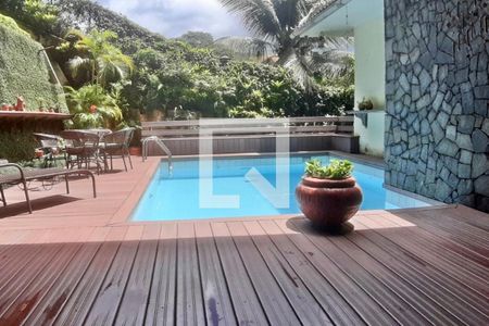 Casa à venda com 436m², 5 quartos e 2 vagas Casa à venda com 436m², 5 quartos e 2 vagasPiscina