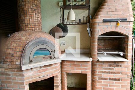 Casa à venda com 436m², 5 quartos e 2 vagas Casa à venda com 436m², 5 quartos e 2 vagasChurrasqueira