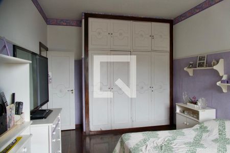 Casa à venda com 436m², 5 quartos e 2 vagas Casa à venda com 436m², 5 quartos e 2 vagasQuarto 4