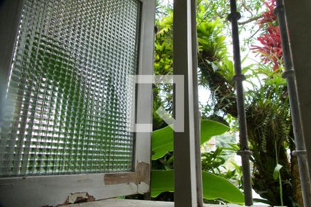 Casa à venda com 436m², 5 quartos e 2 vagas Casa à venda com 436m², 5 quartos e 2 vagasQuarto serviço vista