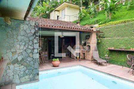 Casa à venda com 436m², 5 quartos e 2 vagas Casa à venda com 436m², 5 quartos e 2 vagasPiscina