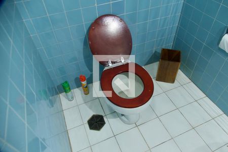 Casa à venda com 436m², 5 quartos e 2 vagas Casa à venda com 436m², 5 quartos e 2 vagasBanheiro Social 2