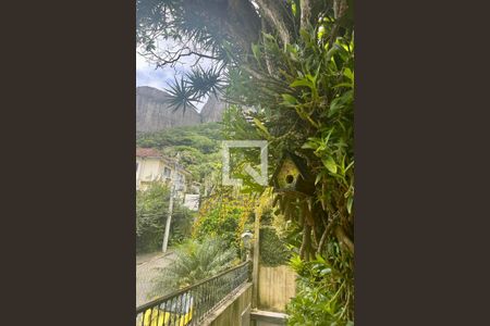 Casa à venda com 436m², 5 quartos e 2 vagas Casa à venda com 436m², 5 quartos e 2 vagasJardim Jardim