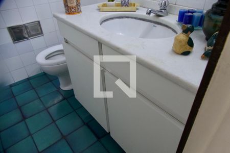 Casa à venda com 436m², 5 quartos e 2 vagas Casa à venda com 436m², 5 quartos e 2 vagasBanheiro social