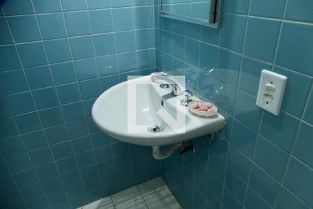 Casa à venda com 436m², 5 quartos e 2 vagas Casa à venda com 436m², 5 quartos e 2 vagasBanheiro Social 2