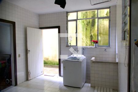 Casa à venda com 436m², 5 quartos e 2 vagas Casa à venda com 436m², 5 quartos e 2 vagasÁrea de serviço