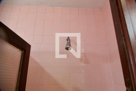 Casa à venda com 436m², 5 quartos e 2 vagas Casa à venda com 436m², 5 quartos e 2 vagasBanheiro Social 3