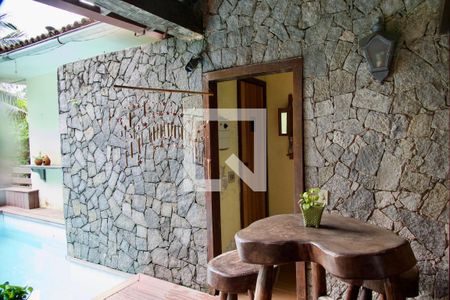 Casa à venda com 436m², 5 quartos e 2 vagas Casa à venda com 436m², 5 quartos e 2 vagasPiscina