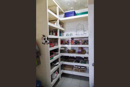 Casa à venda com 436m², 5 quartos e 2 vagas Casa à venda com 436m², 5 quartos e 2 vagasDispensa