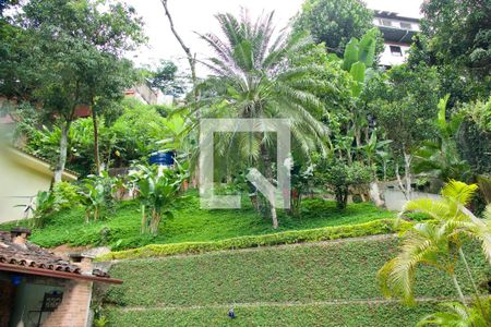 Casa à venda com 436m², 5 quartos e 2 vagas Casa à venda com 436m², 5 quartos e 2 vagasPiscina vista