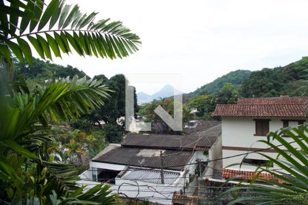 Casa à venda com 436m², 5 quartos e 2 vagas Casa à venda com 436m², 5 quartos e 2 vagasSuíte vista