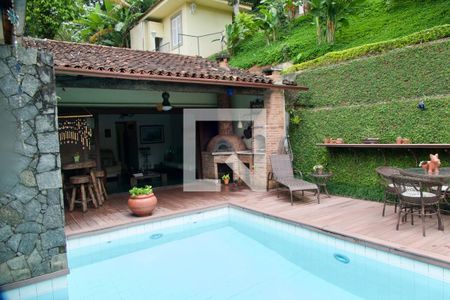 Casa à venda com 436m², 5 quartos e 2 vagas Casa à venda com 436m², 5 quartos e 2 vagasPiscina