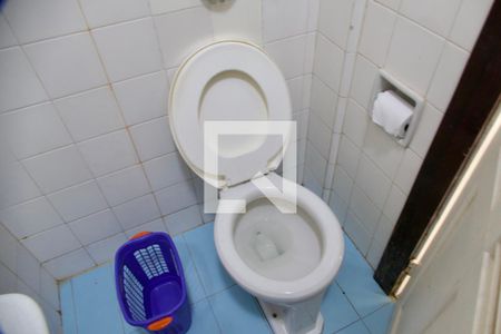 Casa à venda com 436m², 5 quartos e 2 vagas Casa à venda com 436m², 5 quartos e 2 vagasBanheiro serviço