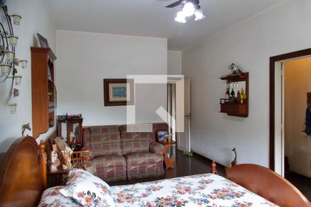 Casa à venda com 436m², 5 quartos e 2 vagas Casa à venda com 436m², 5 quartos e 2 vagasSuíte