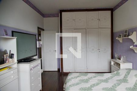 Casa à venda com 436m², 5 quartos e 2 vagas Casa à venda com 436m², 5 quartos e 2 vagasQuarto 4