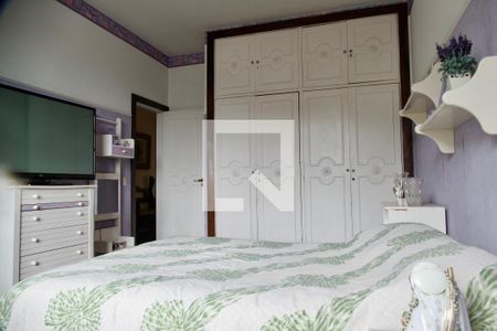 Casa à venda com 436m², 5 quartos e 2 vagas Casa à venda com 436m², 5 quartos e 2 vagasQuarto 4