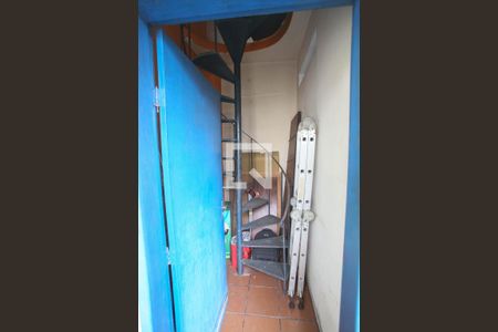 Casa à venda com 431m², 4 quartos e 3 vagasEscada 2