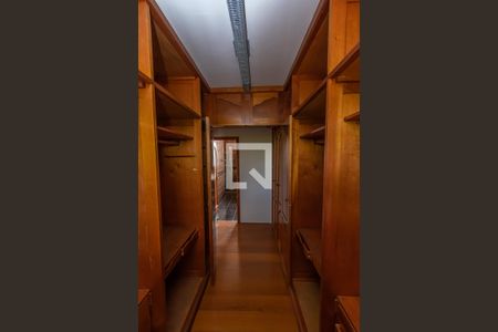 Casa à venda com 440m², 4 quartos e 5 vagasCloset da suíte 1