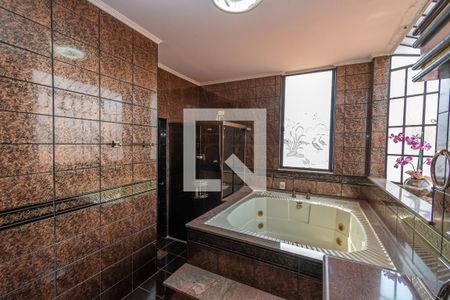 Casa à venda com 440m², 4 quartos e 5 vagasBanheiro da Suíte 1