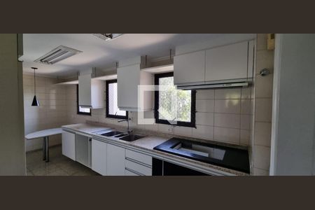 Apartamento para alugar com 4 quartos, 214m² em Vila Suzana, São Paulo