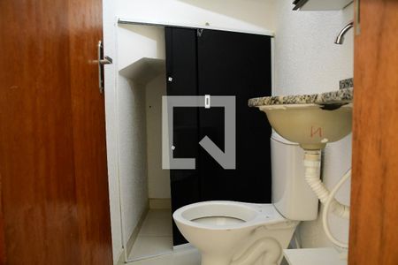 Lavabo de casa de condomínio para alugar com 2 quartos, 68m² em Vila Monte Serrat, Cotia