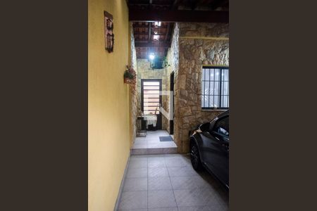 Garagem de casa à venda com 3 quartos, 150m² em Vila Vitorio Mazzei, São Paulo